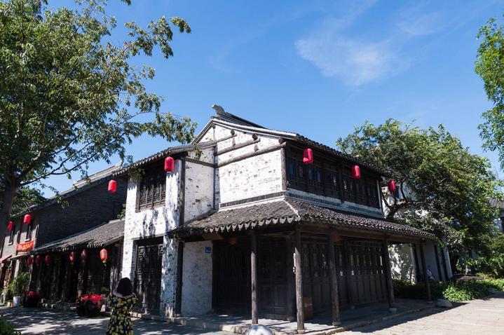 三亚沙滩现多起剧毒僧帽水母伤人事件，网友晒图提醒！官方回应